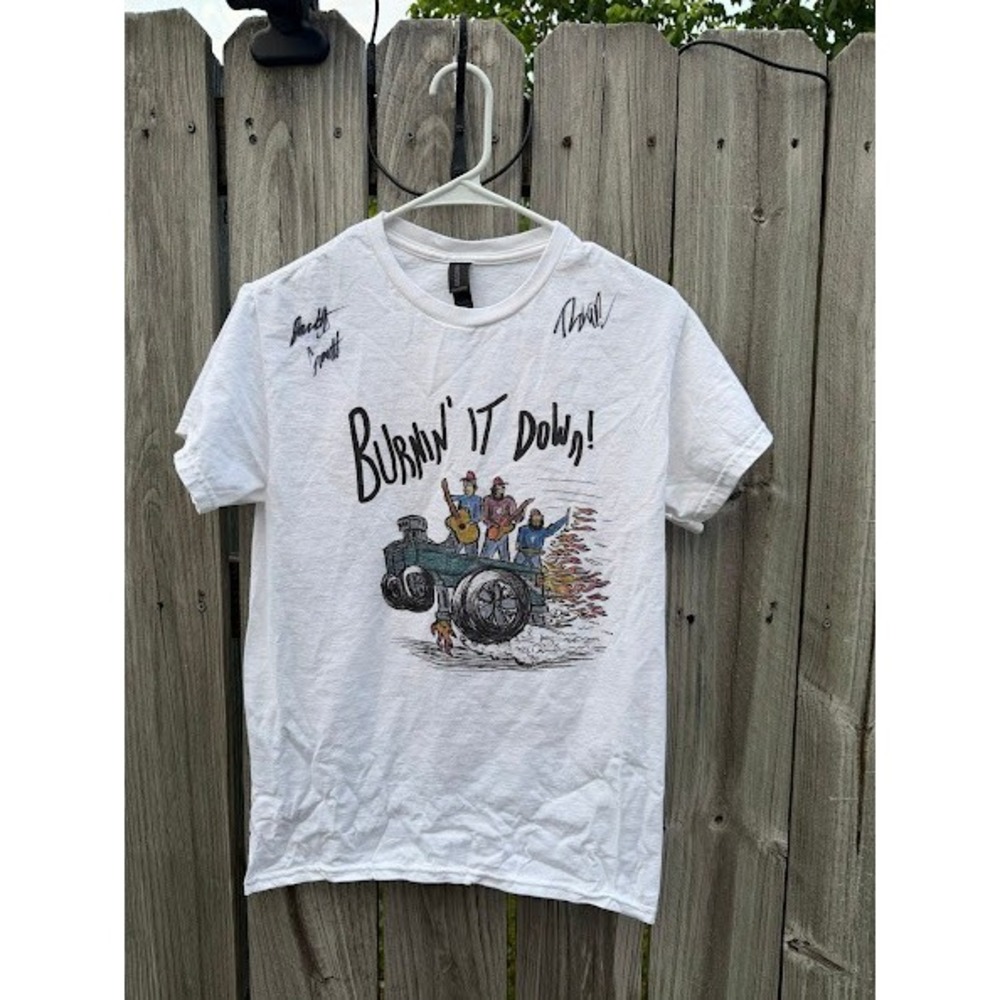 Autographed Country Band Burnin It Down Gildan Graphic T-Shirt Mens Small White